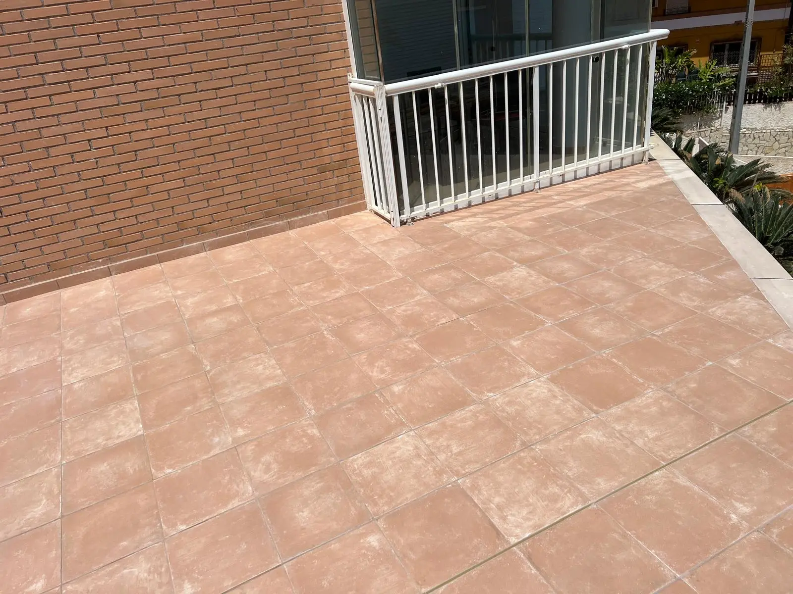 Terraza terminada con pavimento cerámico