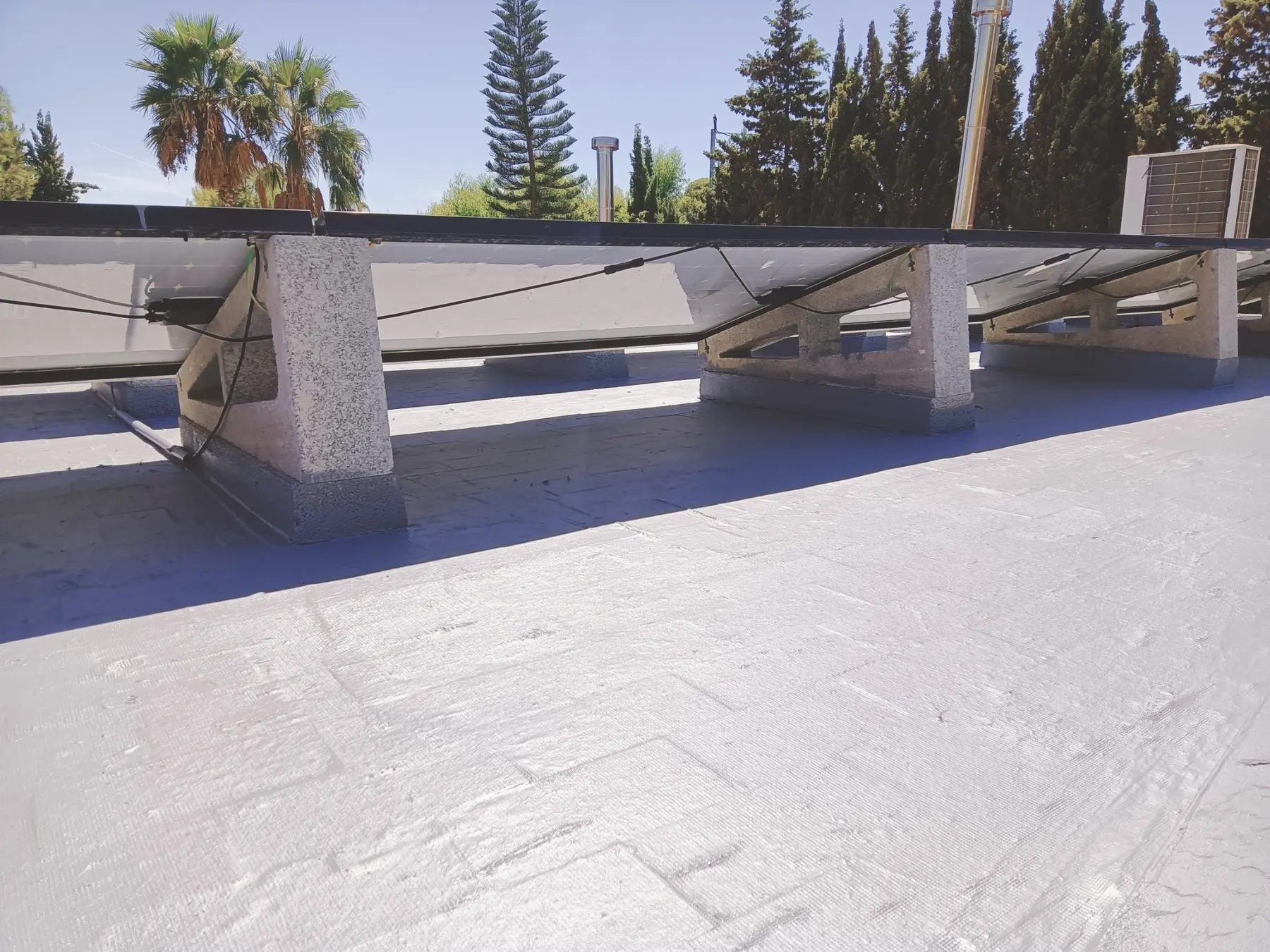 Impermeabilización bajo soportes de paneles solares