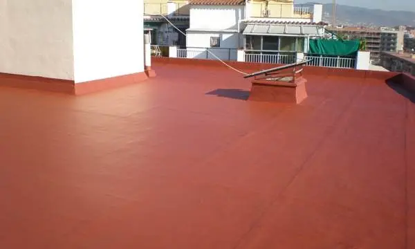Terraza urbana finalizada con acabado impermeable