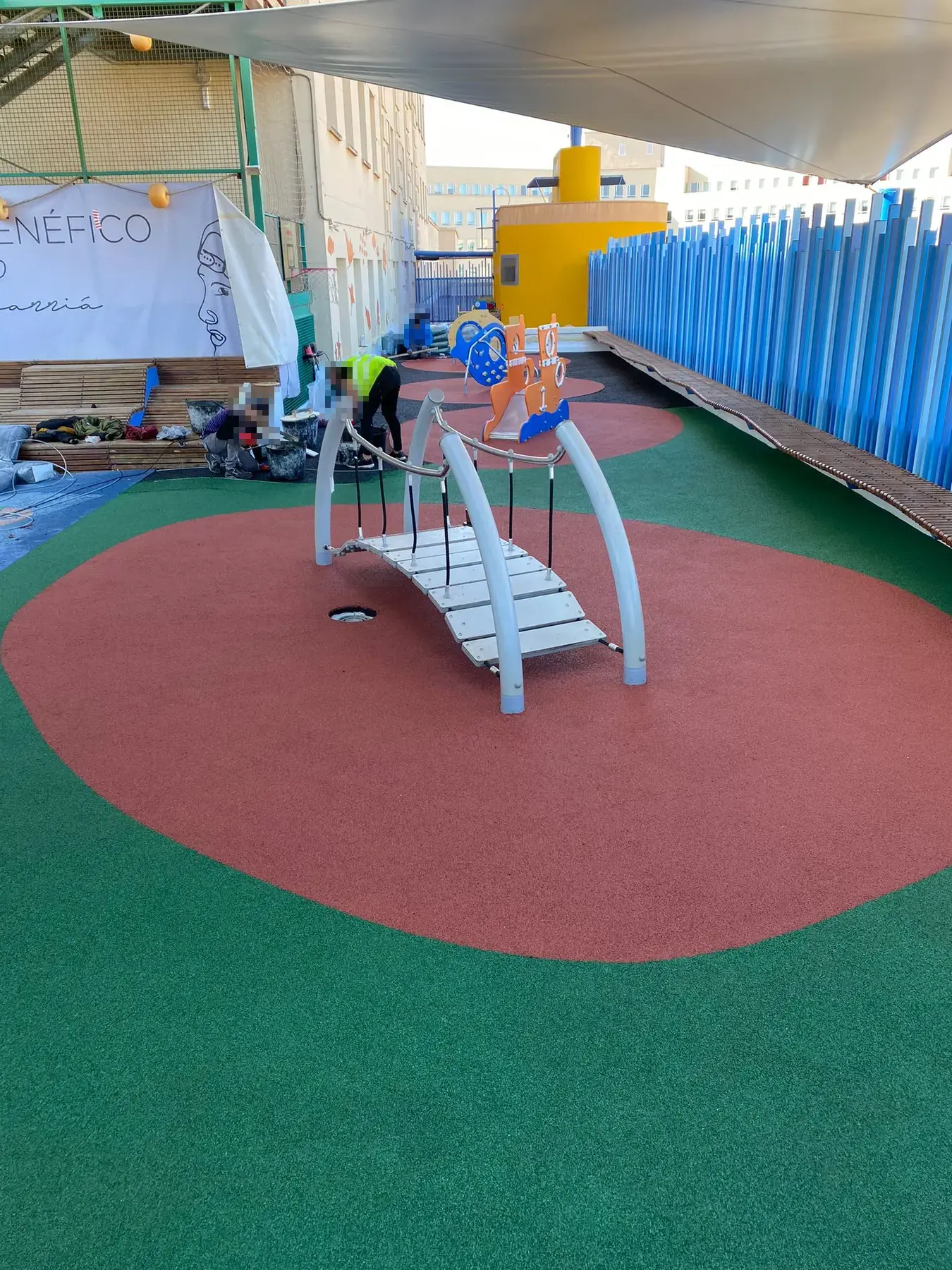 Pavimento continuo de caucho infantil